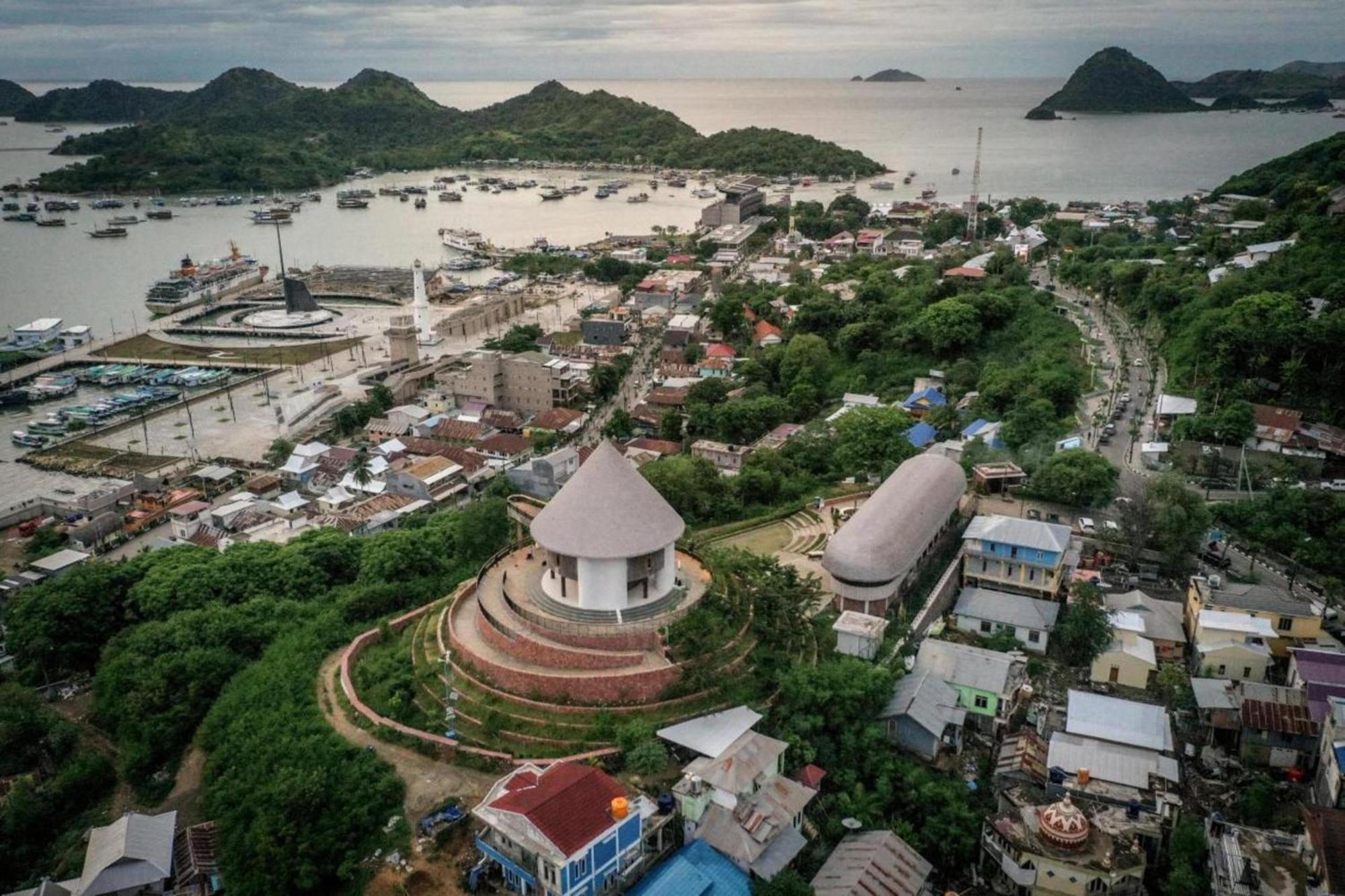 Benedict Guesthouse By Mori Hospitality Labuan Bajo Exterior photo