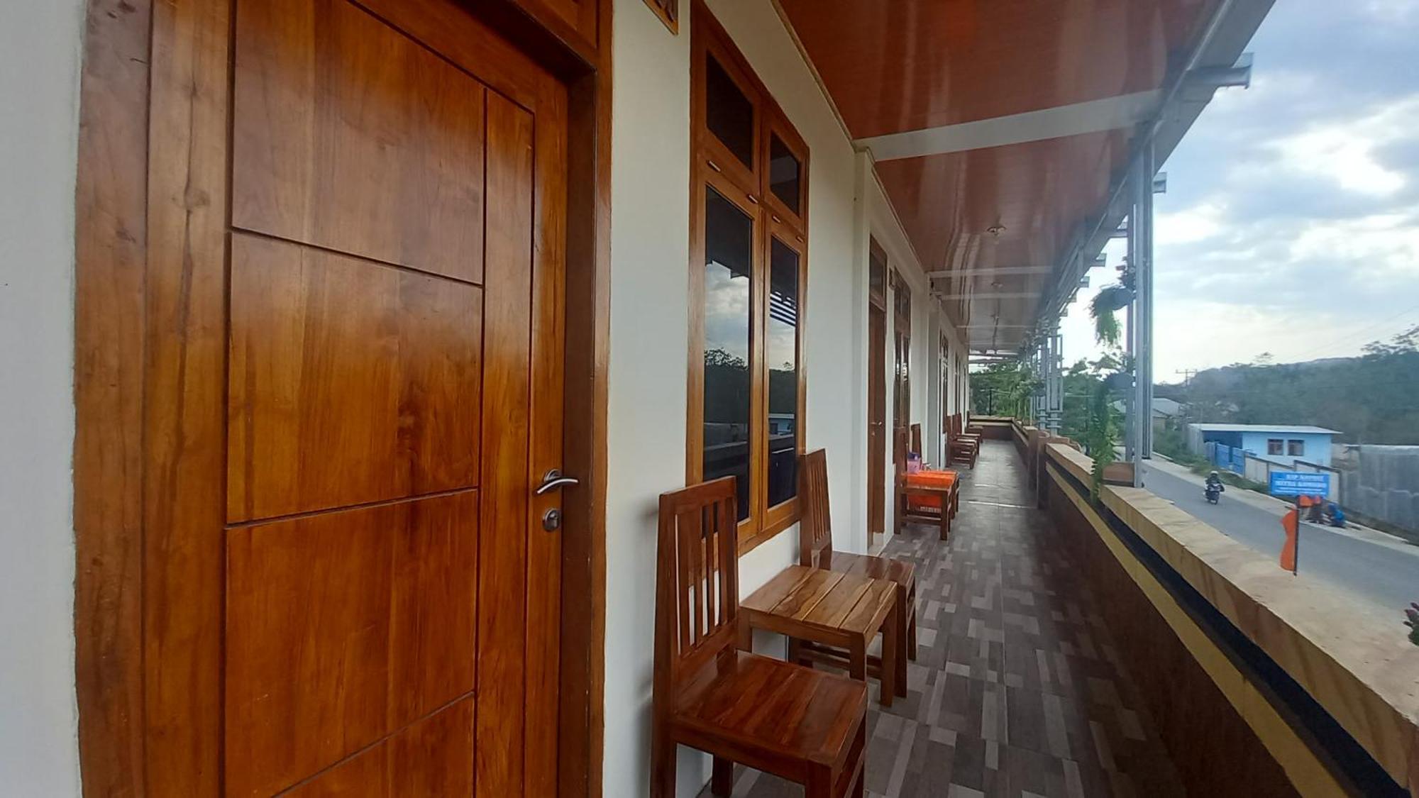Benedict Guesthouse By Mori Hospitality Labuan Bajo Exterior photo